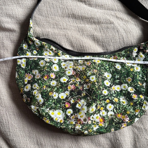 New Baggu Daisy Purse medium crescent bag - Picture 5 of 6